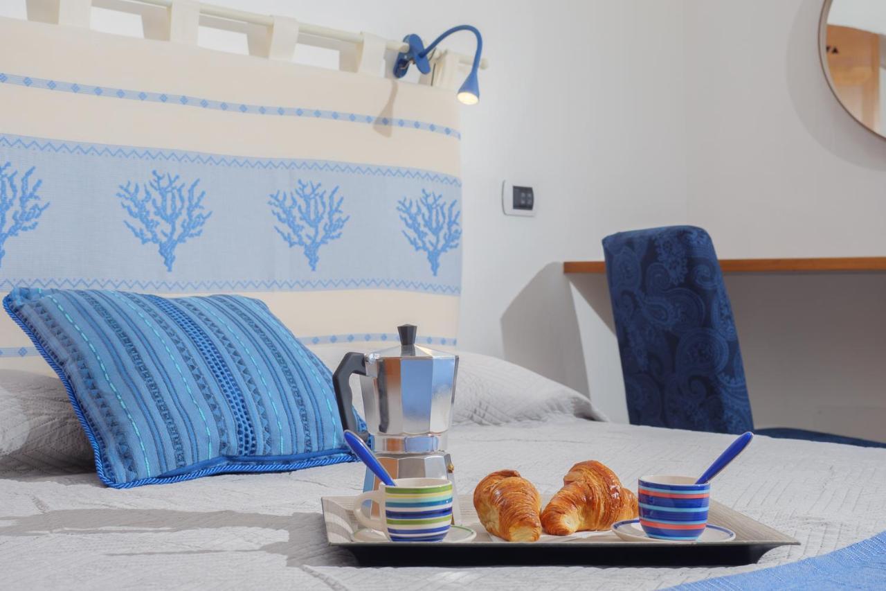 Villetta Azzurro - Sherdenia Luxury Apartments Маринела Екстериор снимка